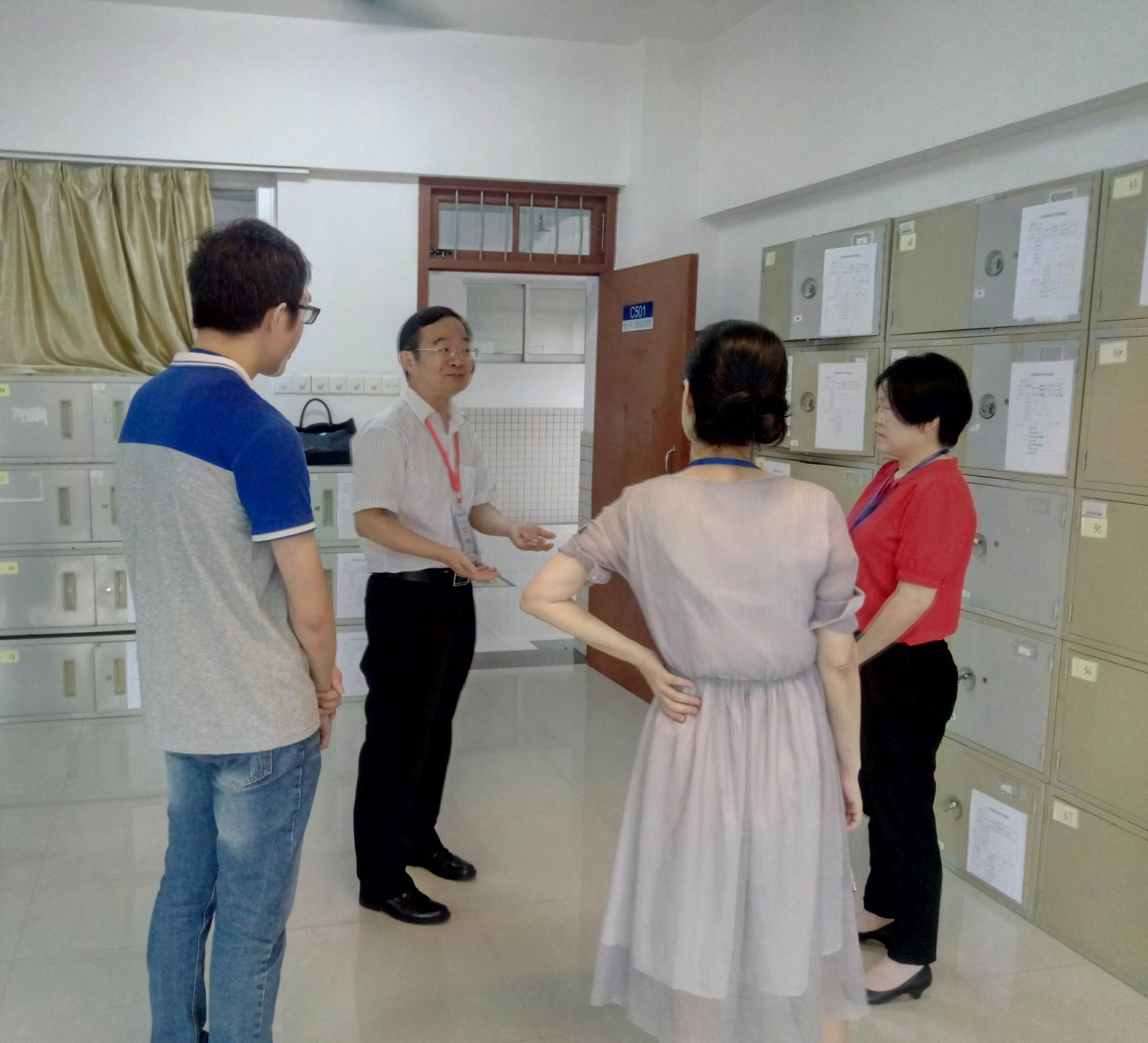 调整大小 2018.5.15会计学系走访实验室2.jpg